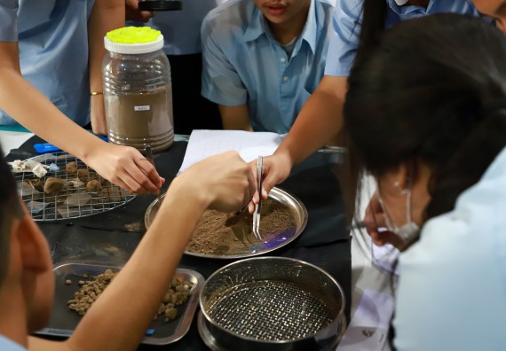 คณะวิทยาศาสตร์และเทคโนโลยี จัดค่ายวิทยาศาสตร์สัญจร ปีการศึกษา 2566 โรงเรียนมัธยมพัชรกิติยาภา 2 กำแพงเพชร