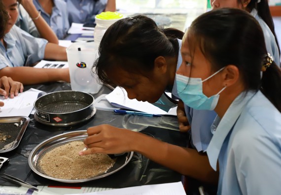 คณะวิทยาศาสตร์และเทคโนโลยี จัดค่ายวิทยาศาสตร์สัญจร ปีการศึกษา 2566 โรงเรียนมัธยมพัชรกิติยาภา 2 กำแพงเพชร