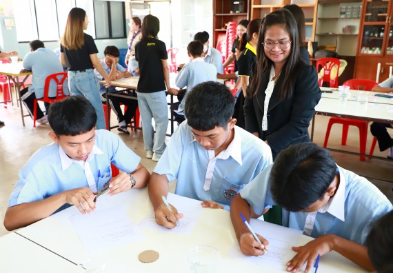 ภาพกิจกรรม   คณะวิทยาศาสตร์และเทคโนโลยี จัดค่ายวิทยาศาสตร์สัญจร ปีการศึกษา 2566  โรงเรียนวังไทรวิทยาคม