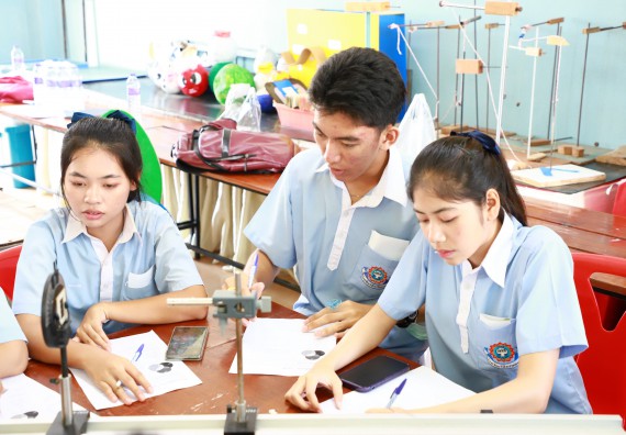 ภาพกิจกรรม   คณะวิทยาศาสตร์และเทคโนโลยี จัดค่ายวิทยาศาสตร์สัญจร ปีการศึกษา 2566  โรงเรียนวังไทรวิทยาคม