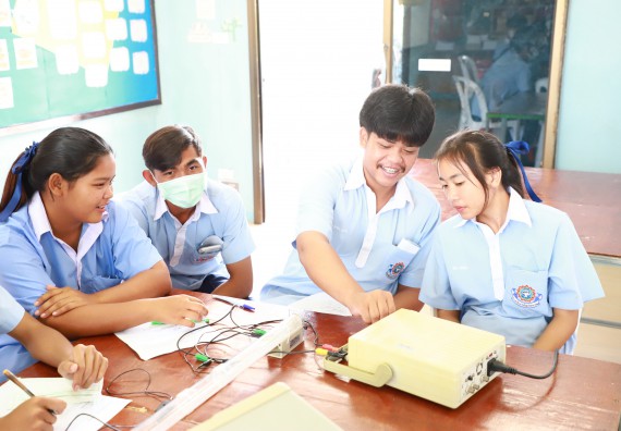 ภาพกิจกรรม   คณะวิทยาศาสตร์และเทคโนโลยี จัดค่ายวิทยาศาสตร์สัญจร ปีการศึกษา 2566  โรงเรียนวังไทรวิทยาคม