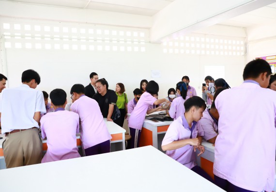 ภาพกิจกรรม  คณะวิทยาศาสตร์และเทคโนโลยี จัดค่ายวิทยาศาสตร์สัญจร ปีการศึกษา 2566  โรงเรียนคลองขลุงราษฎร์รังสรรค์