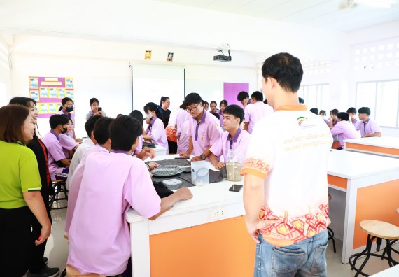 ภาพกิจกรรม  คณะวิทยาศาสตร์และเทคโนโลยี จัดค่ายวิทยาศาสตร์สัญจร ปีการศึกษา 2566  โรงเรียนคลองขลุงราษฎร์รังสรรค์