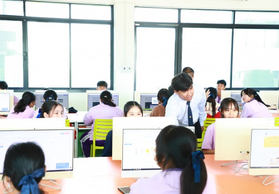 ภาพกิจกรรม  คณะวิทยาศาสตร์และเทคโนโลยี จัดค่ายวิทยาศาสตร์สัญจร ปีการศึกษา 2566  โรงเรียนคลองขลุงราษฎร์รังสรรค์