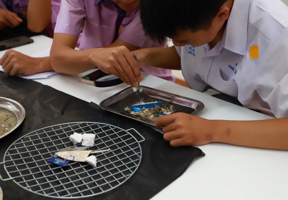 ภาพกิจกรรม  คณะวิทยาศาสตร์และเทคโนโลยี จัดค่ายวิทยาศาสตร์สัญจร ปีการศึกษา 2566  โรงเรียนคลองขลุงราษฎร์รังสรรค์