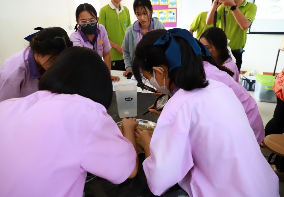 ภาพกิจกรรม  คณะวิทยาศาสตร์และเทคโนโลยี จัดค่ายวิทยาศาสตร์สัญจร ปีการศึกษา 2566  โรงเรียนคลองขลุงราษฎร์รังสรรค์