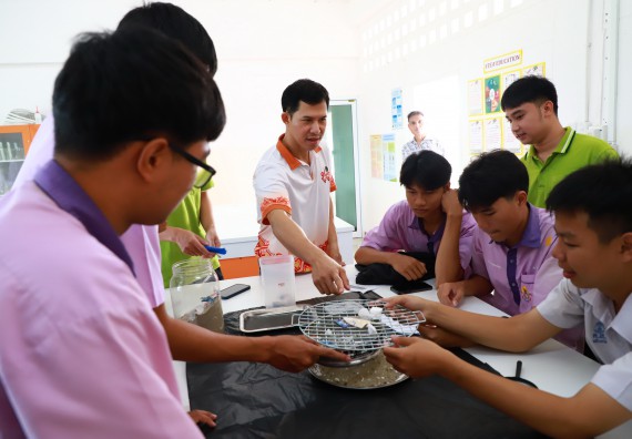 ภาพกิจกรรม  คณะวิทยาศาสตร์และเทคโนโลยี จัดค่ายวิทยาศาสตร์สัญจร ปีการศึกษา 2566  โรงเรียนคลองขลุงราษฎร์รังสรรค์