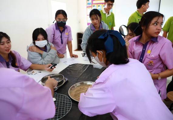 ภาพกิจกรรม  คณะวิทยาศาสตร์และเทคโนโลยี จัดค่ายวิทยาศาสตร์สัญจร ปีการศึกษา 2566  โรงเรียนคลองขลุงราษฎร์รังสรรค์