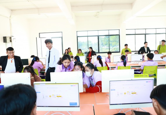 ภาพกิจกรรม  คณะวิทยาศาสตร์และเทคโนโลยี จัดค่ายวิทยาศาสตร์สัญจร ปีการศึกษา 2566  โรงเรียนคลองขลุงราษฎร์รังสรรค์