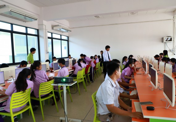 ภาพกิจกรรม  คณะวิทยาศาสตร์และเทคโนโลยี จัดค่ายวิทยาศาสตร์สัญจร ปีการศึกษา 2566  โรงเรียนคลองขลุงราษฎร์รังสรรค์