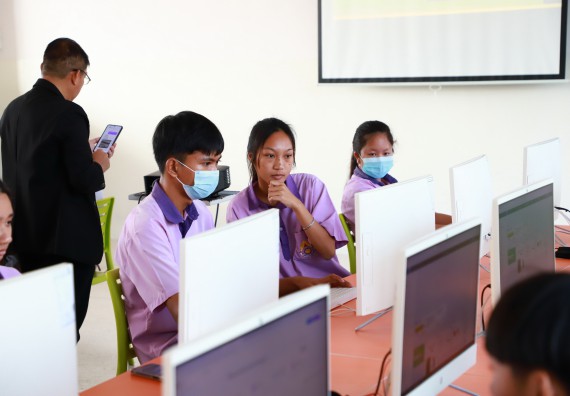 ภาพกิจกรรม  คณะวิทยาศาสตร์และเทคโนโลยี จัดค่ายวิทยาศาสตร์สัญจร ปีการศึกษา 2566  โรงเรียนคลองขลุงราษฎร์รังสรรค์