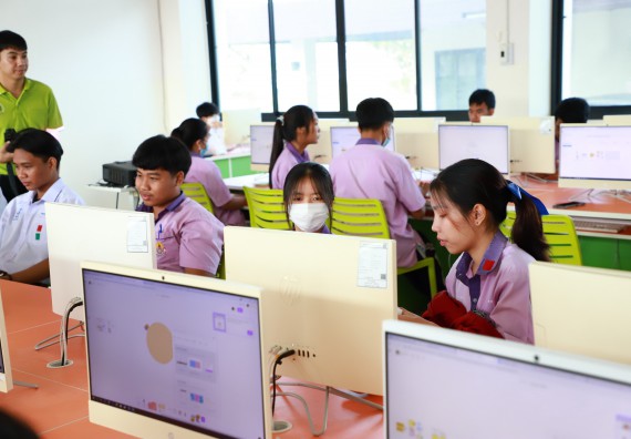 ภาพกิจกรรม  คณะวิทยาศาสตร์และเทคโนโลยี จัดค่ายวิทยาศาสตร์สัญจร ปีการศึกษา 2566  โรงเรียนคลองขลุงราษฎร์รังสรรค์