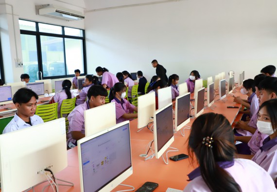 ภาพกิจกรรม  คณะวิทยาศาสตร์และเทคโนโลยี จัดค่ายวิทยาศาสตร์สัญจร ปีการศึกษา 2566  โรงเรียนคลองขลุงราษฎร์รังสรรค์