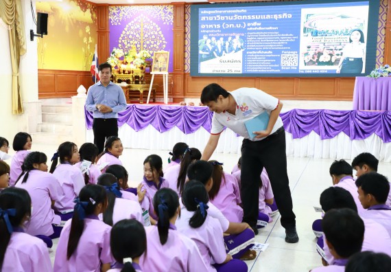ภาพกิจกรรม  คณะวิทยาศาสตร์และเทคโนโลยี จัดค่ายวิทยาศาสตร์สัญจร ปีการศึกษา 2566  โรงเรียนคลองขลุงราษฎร์รังสรรค์