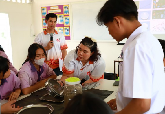 ภาพกิจกรรม  คณะวิทยาศาสตร์และเทคโนโลยี จัดค่ายวิทยาศาสตร์สัญจร ปีการศึกษา 2566  โรงเรียนคลองขลุงราษฎร์รังสรรค์
