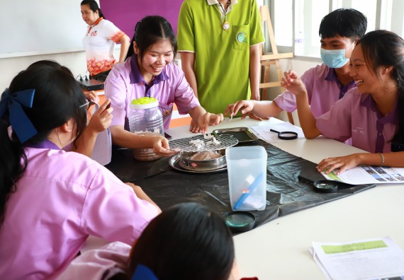 ภาพกิจกรรม  คณะวิทยาศาสตร์และเทคโนโลยี จัดค่ายวิทยาศาสตร์สัญจร ปีการศึกษา 2566  โรงเรียนคลองขลุงราษฎร์รังสรรค์