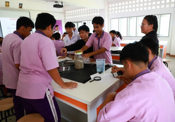 ภาพกิจกรรม  คณะวิทยาศาสตร์และเทคโนโลยี จัดค่ายวิทยาศาสตร์สัญจร ปีการศึกษา 2566  โรงเรียนคลองขลุงราษฎร์รังสรรค์