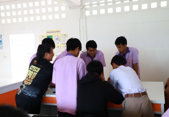 ภาพกิจกรรม  คณะวิทยาศาสตร์และเทคโนโลยี จัดค่ายวิทยาศาสตร์สัญจร ปีการศึกษา 2566  โรงเรียนคลองขลุงราษฎร์รังสรรค์