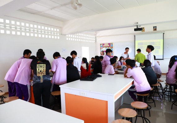 ภาพกิจกรรม  คณะวิทยาศาสตร์และเทคโนโลยี จัดค่ายวิทยาศาสตร์สัญจร ปีการศึกษา 2566  โรงเรียนคลองขลุงราษฎร์รังสรรค์