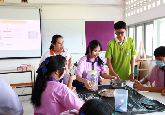 ภาพกิจกรรม  คณะวิทยาศาสตร์และเทคโนโลยี จัดค่ายวิทยาศาสตร์สัญจร ปีการศึกษา 2566  โรงเรียนคลองขลุงราษฎร์รังสรรค์