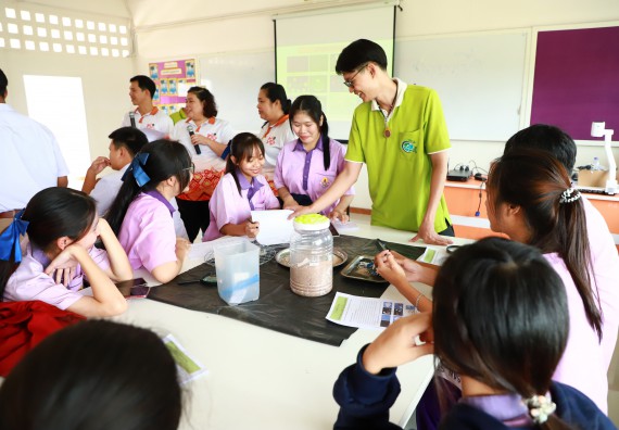 ภาพกิจกรรม  คณะวิทยาศาสตร์และเทคโนโลยี จัดค่ายวิทยาศาสตร์สัญจร ปีการศึกษา 2566  โรงเรียนคลองขลุงราษฎร์รังสรรค์