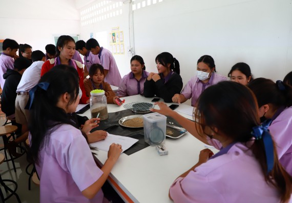 ภาพกิจกรรม  คณะวิทยาศาสตร์และเทคโนโลยี จัดค่ายวิทยาศาสตร์สัญจร ปีการศึกษา 2566  โรงเรียนคลองขลุงราษฎร์รังสรรค์