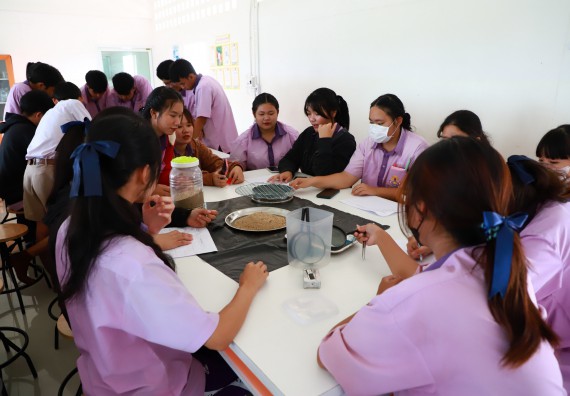 ภาพกิจกรรม  คณะวิทยาศาสตร์และเทคโนโลยี จัดค่ายวิทยาศาสตร์สัญจร ปีการศึกษา 2566  โรงเรียนคลองขลุงราษฎร์รังสรรค์