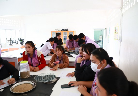 ภาพกิจกรรม  คณะวิทยาศาสตร์และเทคโนโลยี จัดค่ายวิทยาศาสตร์สัญจร ปีการศึกษา 2566  โรงเรียนคลองขลุงราษฎร์รังสรรค์