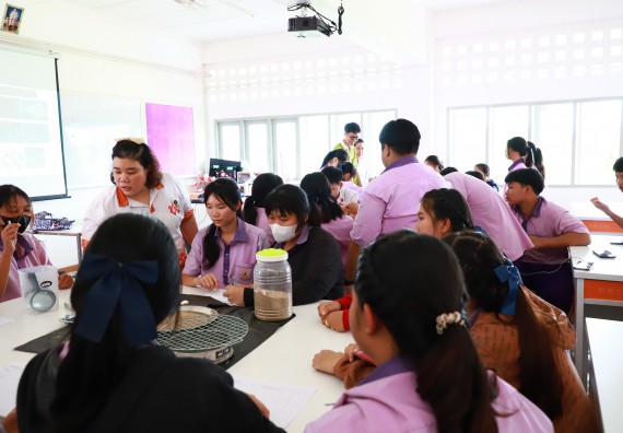 ภาพกิจกรรม  คณะวิทยาศาสตร์และเทคโนโลยี จัดค่ายวิทยาศาสตร์สัญจร ปีการศึกษา 2566  โรงเรียนคลองขลุงราษฎร์รังสรรค์