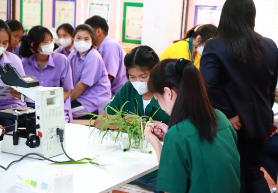 คณะวิทยาศาสตร์และเทคโนโลยี จัดค่ายวิทยาศาสตร์สัญจร ปีการศึกษา 2566  โรงเรียนขาณุวิทยา