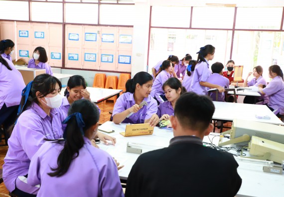 คณะวิทยาศาสตร์และเทคโนโลยี จัดค่ายวิทยาศาสตร์สัญจร ปีการศึกษา 2566  โรงเรียนขาณุวิทยา