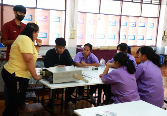 คณะวิทยาศาสตร์และเทคโนโลยี จัดค่ายวิทยาศาสตร์สัญจร ปีการศึกษา 2566  โรงเรียนขาณุวิทยา