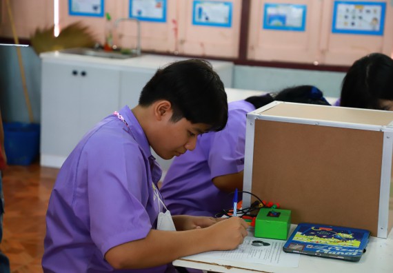 คณะวิทยาศาสตร์และเทคโนโลยี จัดค่ายวิทยาศาสตร์สัญจร ปีการศึกษา 2566  โรงเรียนขาณุวิทยา