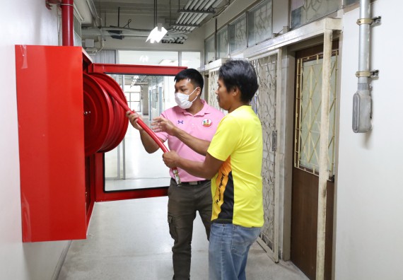 ภาพกิจกรรม  ศูนย์วิทยาศาสตร์และวิทยาศาสตร์ประยุกต์ คณะวิทยาศาสตร์และเทคโนโลยี จัดอบรมเชิงปฏิบัติการการอบรมดับเพลิงขั้นต้นและความปลอดภัยในห้องปฏิบัติการ