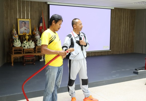 ภาพกิจกรรม  ศูนย์วิทยาศาสตร์และวิทยาศาสตร์ประยุกต์ คณะวิทยาศาสตร์และเทคโนโลยี จัดอบรมเชิงปฏิบัติการการอบรมดับเพลิงขั้นต้นและความปลอดภัยในห้องปฏิบัติการ