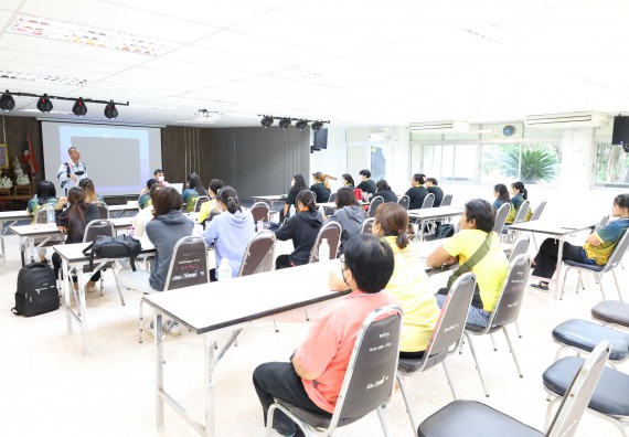 ภาพกิจกรรม  ศูนย์วิทยาศาสตร์และวิทยาศาสตร์ประยุกต์ คณะวิทยาศาสตร์และเทคโนโลยี จัดอบรมเชิงปฏิบัติการการอบรมดับเพลิงขั้นต้นและความปลอดภัยในห้องปฏิบัติการ