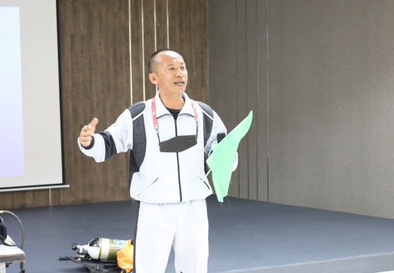 ภาพกิจกรรม  ศูนย์วิทยาศาสตร์และวิทยาศาสตร์ประยุกต์ คณะวิทยาศาสตร์และเทคโนโลยี จัดอบรมเชิงปฏิบัติการการอบรมดับเพลิงขั้นต้นและความปลอดภัยในห้องปฏิบัติการ