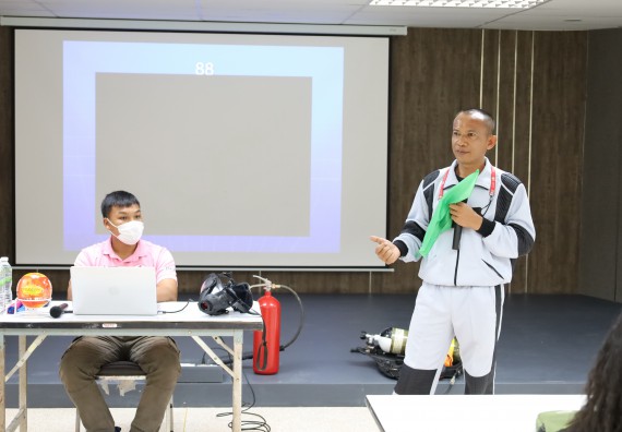 ภาพกิจกรรม  ศูนย์วิทยาศาสตร์และวิทยาศาสตร์ประยุกต์ คณะวิทยาศาสตร์และเทคโนโลยี จัดอบรมเชิงปฏิบัติการการอบรมดับเพลิงขั้นต้นและความปลอดภัยในห้องปฏิบัติการ