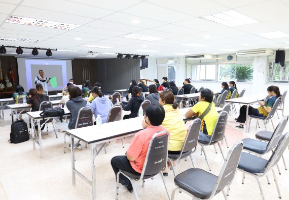 ภาพกิจกรรม  ศูนย์วิทยาศาสตร์และวิทยาศาสตร์ประยุกต์ คณะวิทยาศาสตร์และเทคโนโลยี จัดอบรมเชิงปฏิบัติการการอบรมดับเพลิงขั้นต้นและความปลอดภัยในห้องปฏิบัติการ