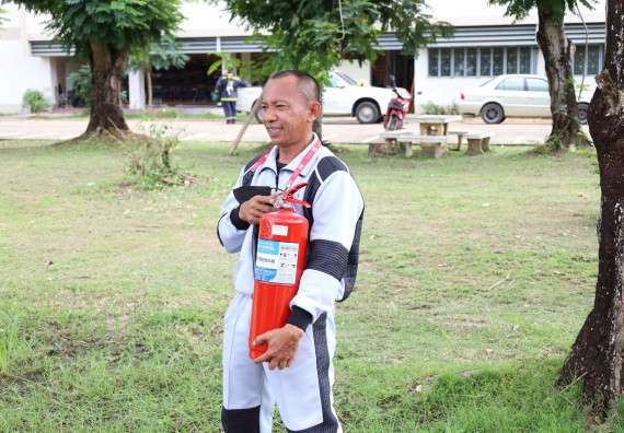 ภาพกิจกรรม  ศูนย์วิทยาศาสตร์และวิทยาศาสตร์ประยุกต์ คณะวิทยาศาสตร์และเทคโนโลยี จัดอบรมเชิงปฏิบัติการการอบรมดับเพลิงขั้นต้นและความปลอดภัยในห้องปฏิบัติการ