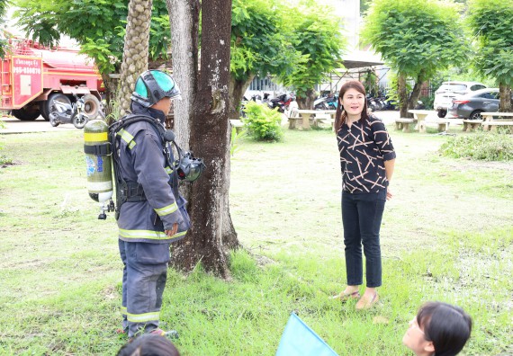 ภาพกิจกรรม  ศูนย์วิทยาศาสตร์และวิทยาศาสตร์ประยุกต์ คณะวิทยาศาสตร์และเทคโนโลยี จัดอบรมเชิงปฏิบัติการการอบรมดับเพลิงขั้นต้นและความปลอดภัยในห้องปฏิบัติการ