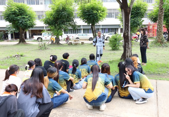 ภาพกิจกรรม  ศูนย์วิทยาศาสตร์และวิทยาศาสตร์ประยุกต์ คณะวิทยาศาสตร์และเทคโนโลยี จัดอบรมเชิงปฏิบัติการการอบรมดับเพลิงขั้นต้นและความปลอดภัยในห้องปฏิบัติการ