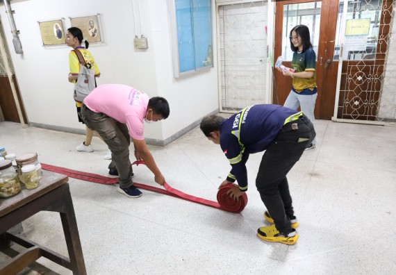 ภาพกิจกรรม  ศูนย์วิทยาศาสตร์และวิทยาศาสตร์ประยุกต์ คณะวิทยาศาสตร์และเทคโนโลยี จัดอบรมเชิงปฏิบัติการการอบรมดับเพลิงขั้นต้นและความปลอดภัยในห้องปฏิบัติการ
