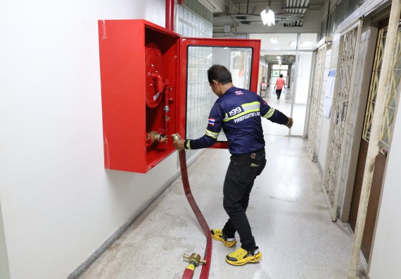 ภาพกิจกรรม  ศูนย์วิทยาศาสตร์และวิทยาศาสตร์ประยุกต์ คณะวิทยาศาสตร์และเทคโนโลยี จัดอบรมเชิงปฏิบัติการการอบรมดับเพลิงขั้นต้นและความปลอดภัยในห้องปฏิบัติการ