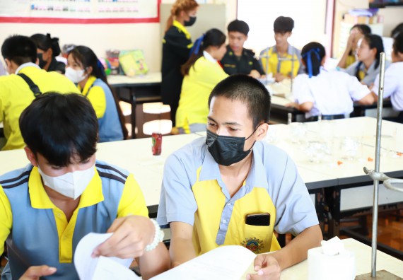 คณะวิทยาศาสตร์และเทคโนโลยี จัดค่ายวิทยาศาสตร์สัญจร ปีการศึกษา 2566  โรงเรียนสลกบาตรวิทยา