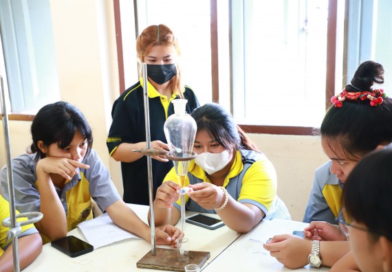 คณะวิทยาศาสตร์และเทคโนโลยี จัดค่ายวิทยาศาสตร์สัญจร ปีการศึกษา 2566  โรงเรียนสลกบาตรวิทยา