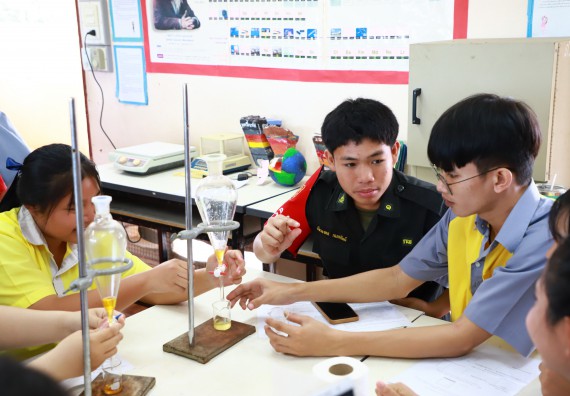 คณะวิทยาศาสตร์และเทคโนโลยี จัดค่ายวิทยาศาสตร์สัญจร ปีการศึกษา 2566  โรงเรียนสลกบาตรวิทยา