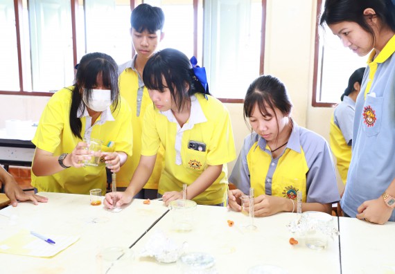 คณะวิทยาศาสตร์และเทคโนโลยี จัดค่ายวิทยาศาสตร์สัญจร ปีการศึกษา 2566  โรงเรียนสลกบาตรวิทยา