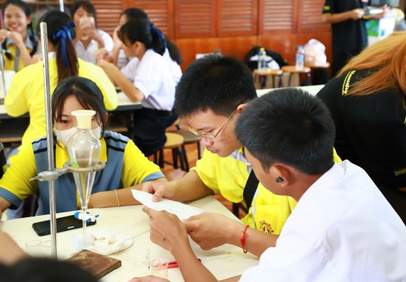 คณะวิทยาศาสตร์และเทคโนโลยี จัดค่ายวิทยาศาสตร์สัญจร ปีการศึกษา 2566  โรงเรียนสลกบาตรวิทยา