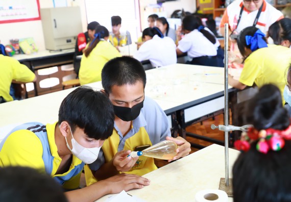 คณะวิทยาศาสตร์และเทคโนโลยี จัดค่ายวิทยาศาสตร์สัญจร ปีการศึกษา 2566  โรงเรียนสลกบาตรวิทยา